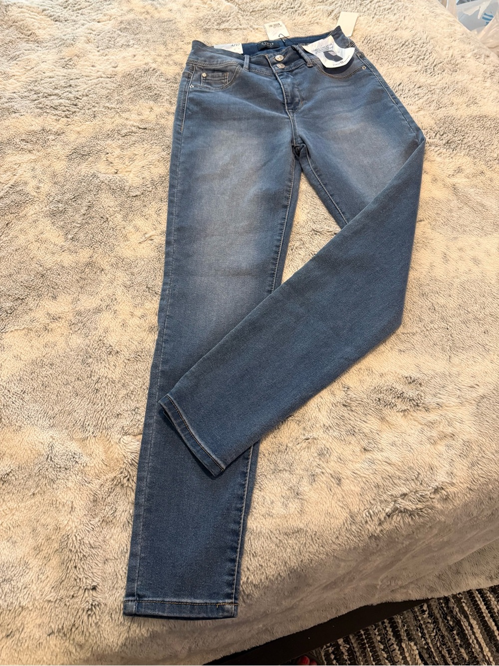 Slim Fit High-Rise Women's Skinny Jeans in Faded Blue